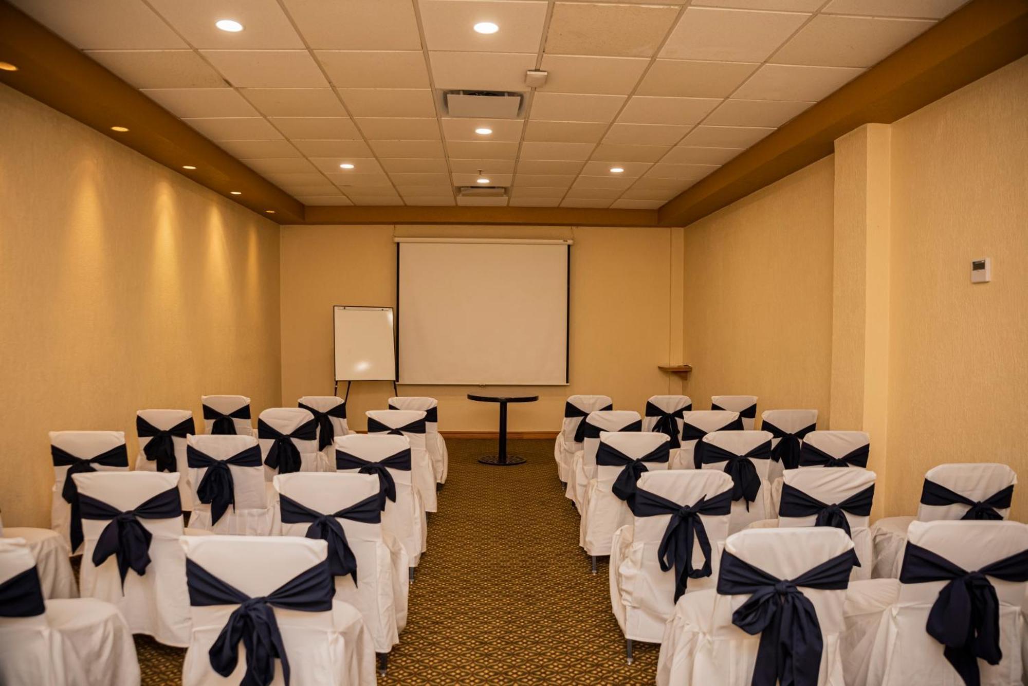 Holiday Inn La Piedad By Ihg Exterior photo