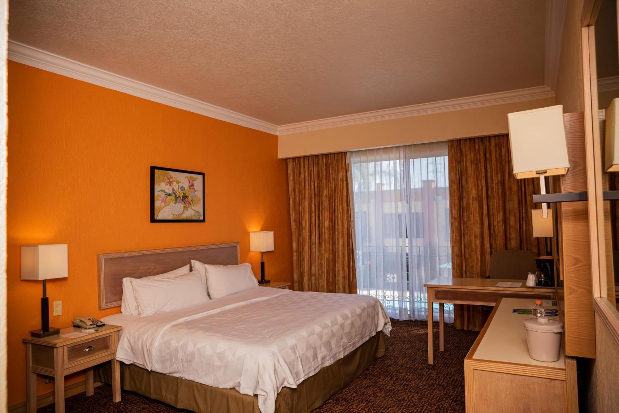 Holiday Inn La Piedad By Ihg Exterior photo